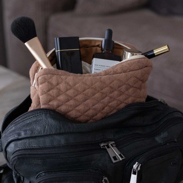 BY LOHN - QUILTED COSMETIC BAG | BROWN SUGAR