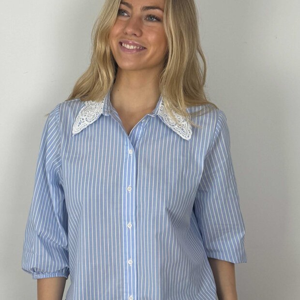 CONTINUE COPENHAGEN - NELLY STRIPE EMB SHIRT | BLUE STRIPE