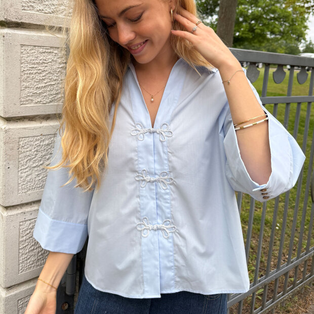 CONTINUE COPENHAGEN - AUGUSTA BLUSE | LIGHT BLUE