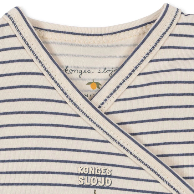KONGES SLØJD - BASIC NEWBORN ONESIE | STRIPE COMO