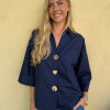 CONTINUE COPENHAGEN - AUGUSTA BIG GOLD BUTTONS BLUSE | NAVY BLUE CONTINUE COPENHAGEN - AUGUSTA BIG GOLD BUTTONS BLUSE | NAVY BLUE
