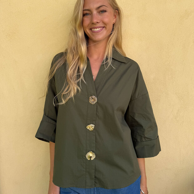 CONTINUE COPENHAGEN - AUGUSTA BIG GOLD BUTTONS BLUSE | ARMY