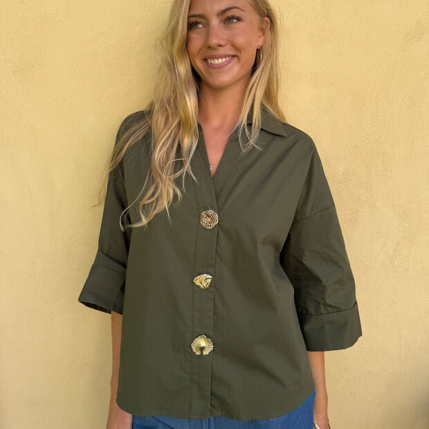 CONTINUE COPENHAGEN - AUGUSTA BIG GOLD BUTTONS BLUSE | ARMY