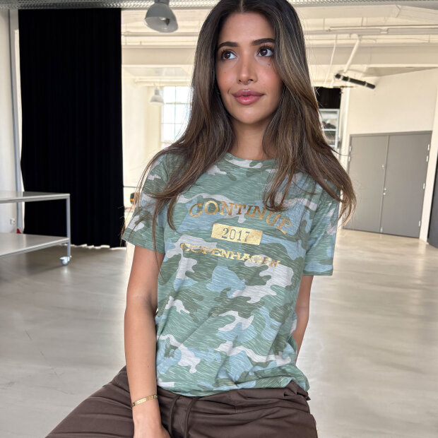 CONTINUE COPENHAGEN - DEA CAMOUFLAGE SS T-SHIRT | CAMOUFLAGE