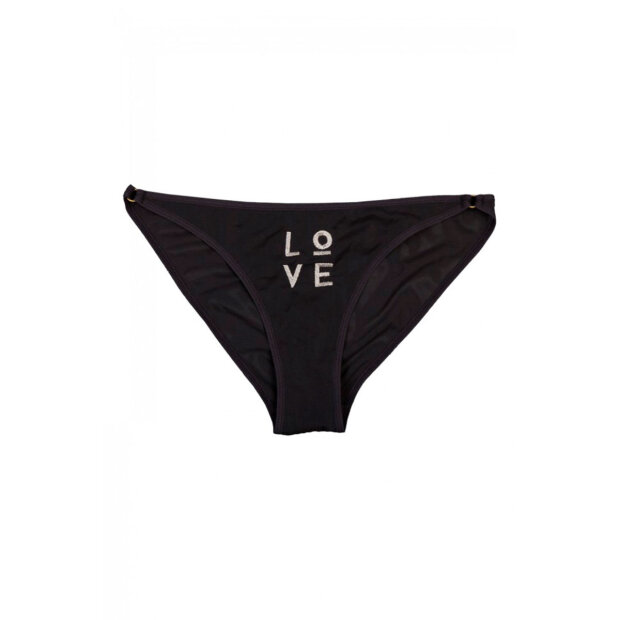 LOVE STORIES - Shelby Brief