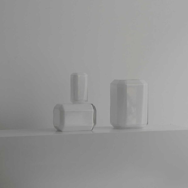 LOUISE ROE - JEWEL VASE H26 CM | OPAL WHITE