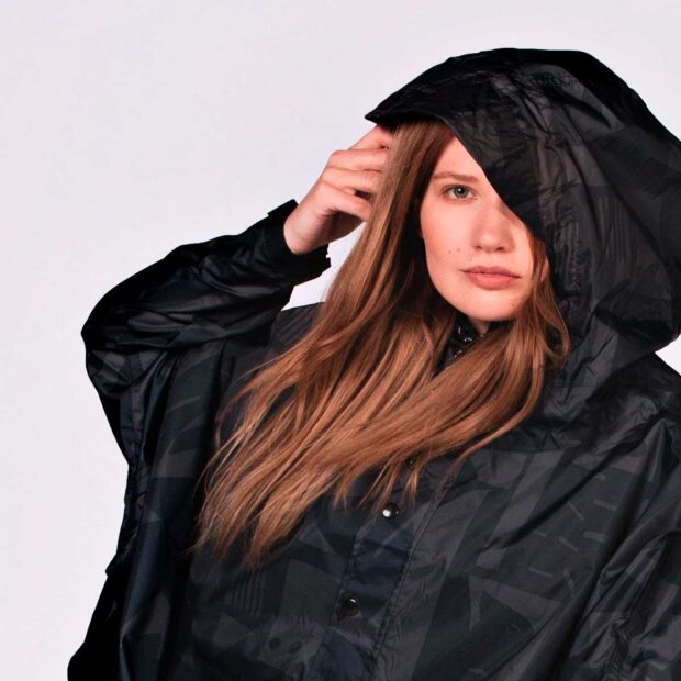 RAINKISS - RAINKISS REGNPONCHO | BACK TO BLACK ART CAMO