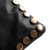DEPECHE - LÆDER CLUTCH DEKORERET MED GULDFARVEDE NITTER | SORT