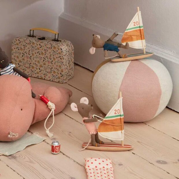 MAILEG - STRANDMUS SURFER - LILLESØSTER 14 CM