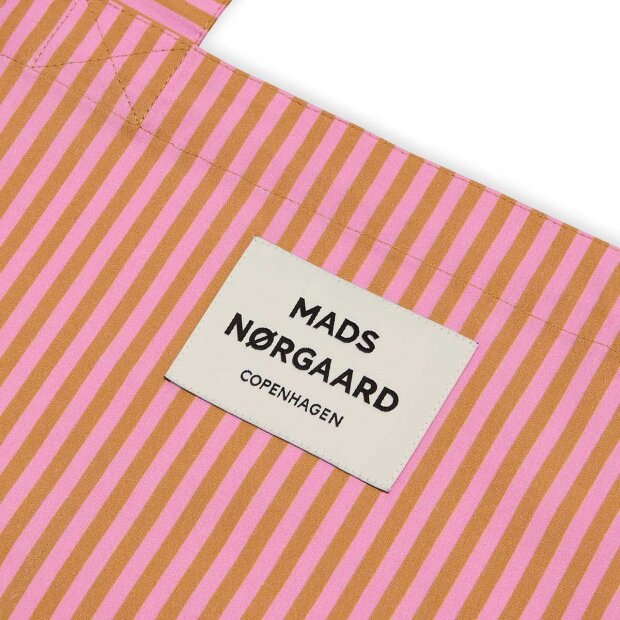 MADS NØRGAARD - STRIPED ORG ATOMA BAG | ICED COFFEE/PINK LAVENDER