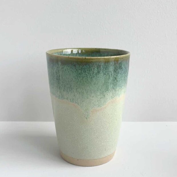 Billede af Tall Cup | Green Sleeves Fra Bornholms Keramikfabrik