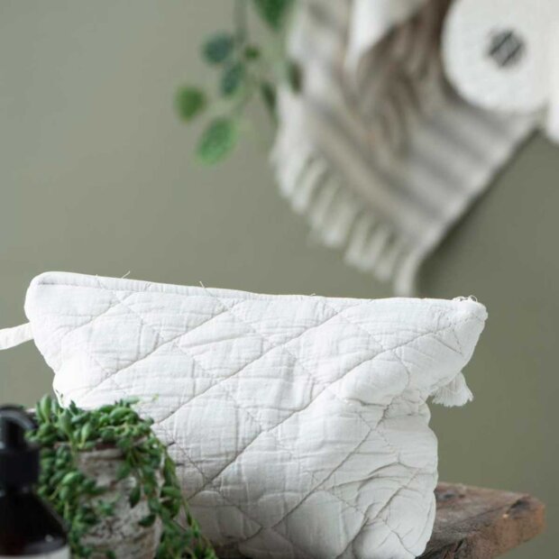 IB LAURSEN - TOILETTASKE QUILTET 18X28 CM | BUTTER CREAM