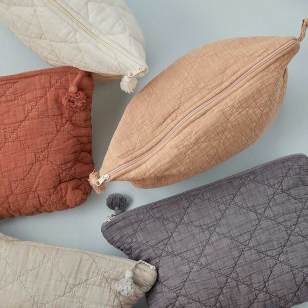 IB LAURSEN - TOILETTASKE QUILTET 18X28 CM | BUTTER CREAM