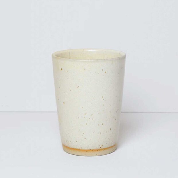 Billede af Tall Cup | Creamy White Fra Bornholms Keramikfabrik