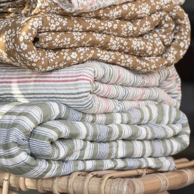 IB LAURSEN - QUILTET TÆPPE M/STRIBER | GRØN/HVID/BEIGE/GRÅ