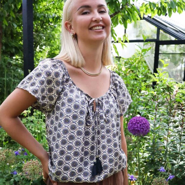 BLACK COLOUR - LUNA DANA BLUSE | WHITE COCO