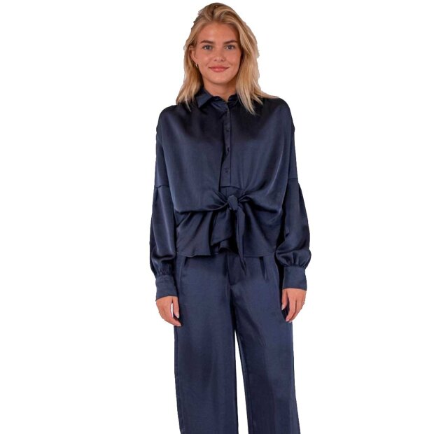 NEO NOIR - NAJA SATIN SKJORTE | MIDNIGHT BLUE