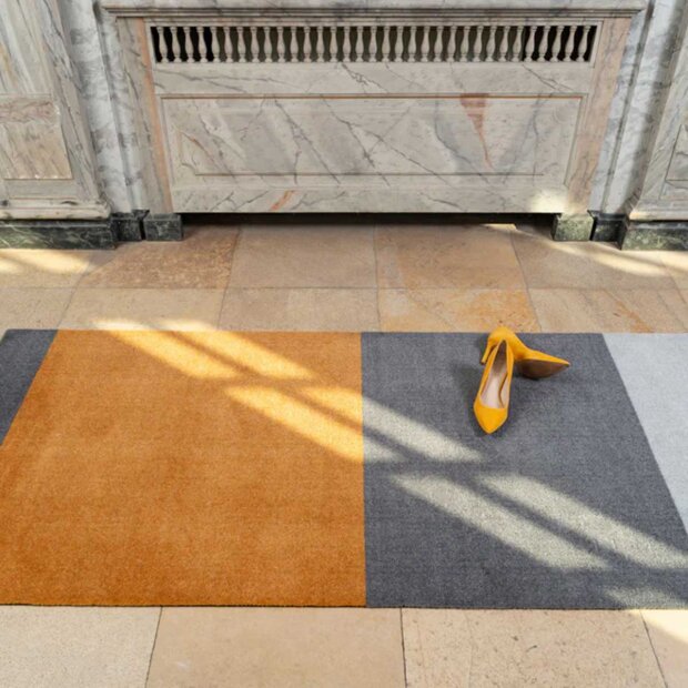 TICA COPENHAGEN - MÅTTE STRIPES HORIZONTAL 60X90 | DIJON/GRÅ