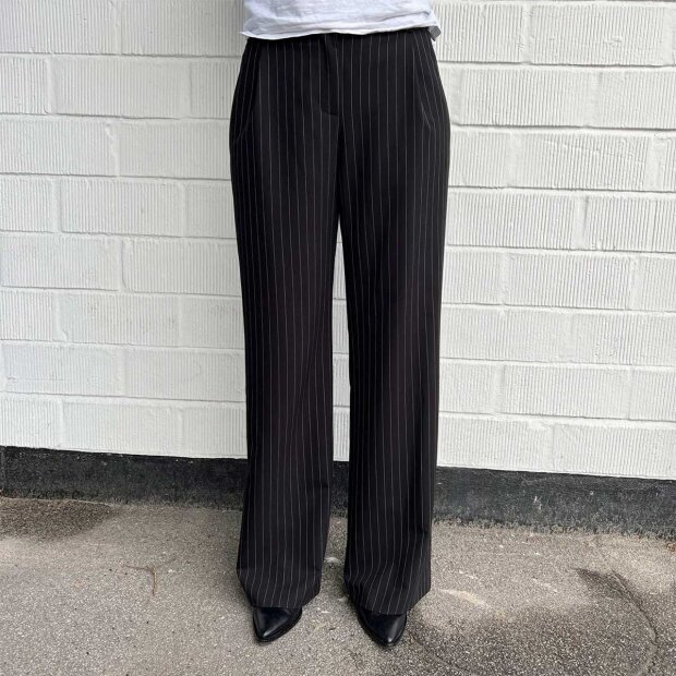 Billede af Imperial Slankebuks - Model P1ae | Sort/hvid Pinstripe Fra Imperial