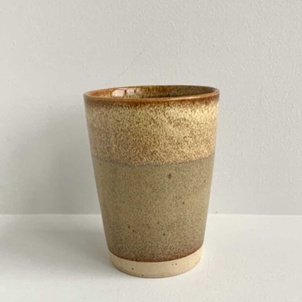 Billede af Tall Cup | Honey Mustard Fra Bornholms Keramikfabrik