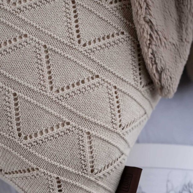 Billede af Strikket Pude 50x50 Cm - Mountain | Beige Fra By Lohn