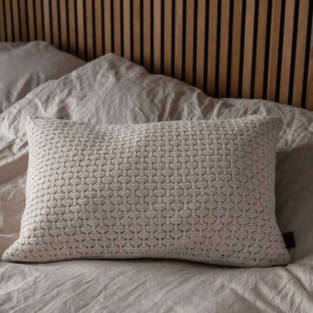 BY LOHN - STRIKKE PUDE 40X60 CM - SQUARE | BEIGE