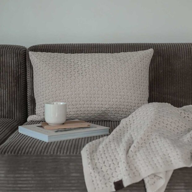 BY LOHN - STRIKKE PUDE 40X60 CM - SQUARE | BEIGE