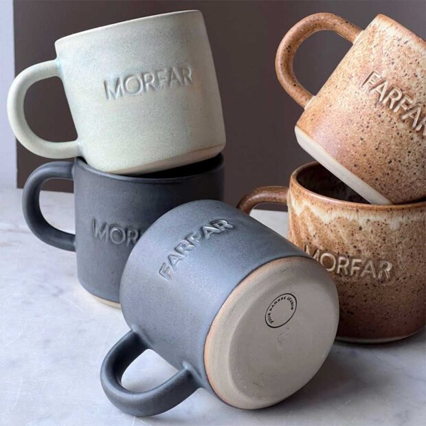 JULIE DAMHUS STUDIO - ODA KOP M/NAVN I STENTØJ 8X8 CM | MORFAR/MINT JULIE DAMHUS STUDIO - ODA KOP M/NAVN I STENTØJ 8X8 CM | MORFAR/MINT