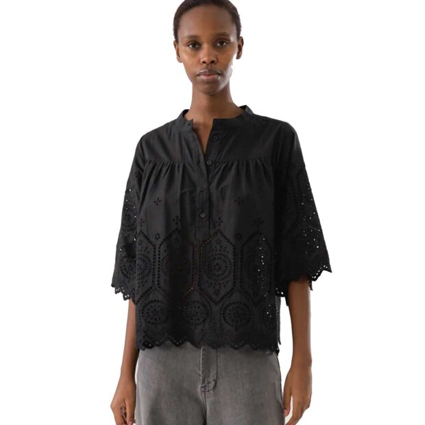 9: Louise Bluse | Washed Black Fra Lollys Laundry