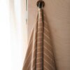 STUDIO FEDER - UNA HÅNDKLÆDE 40X60 CM | SAND BEIGE RAIN STUDIO FEDER - UNA HÅNDKLÆDE 40X60 CM | SAND BEIGE RAIN