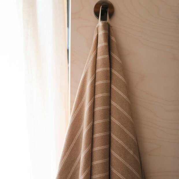 STUDIO FEDER - UNA HÅNDKLÆDE 40X60 CM | SAND BEIGE RAIN