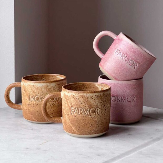 JULIE DAMHUS STUDIO - ODA KOP M/NAVN I STENTØJ 8X8CM | FARFAR/BRUN JULIE DAMHUS STUDIO - ODA KOP M/NAVN I STENTØJ 8X8CM | FARFAR/BRUN