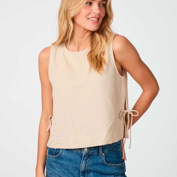 NEO NOIR - SVETLANA TOP I HØR | SAND